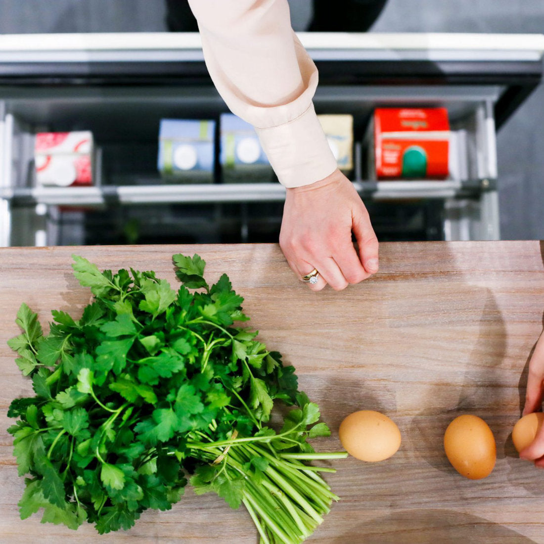 Modernes Küchendesign mit Schubladenkühlschrank